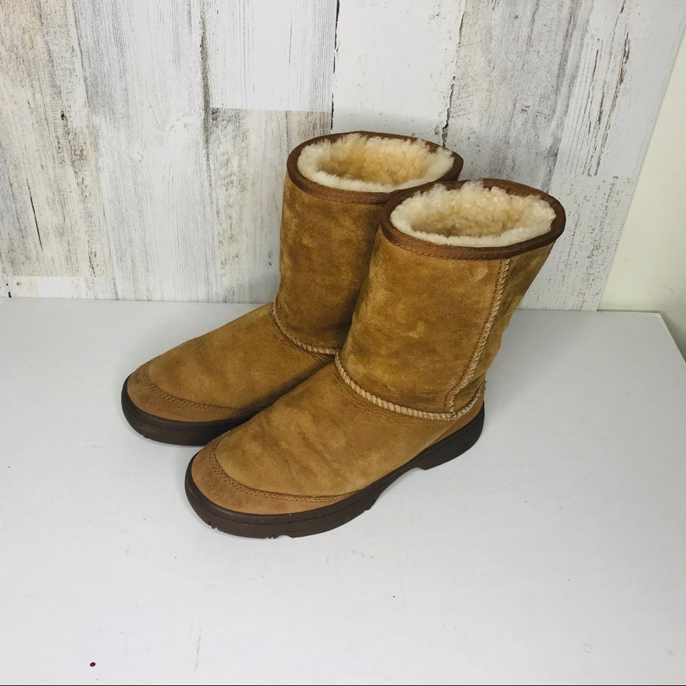 UGG  REVIVAL CHESTNUT WATER RESISTANT BOOT USW7